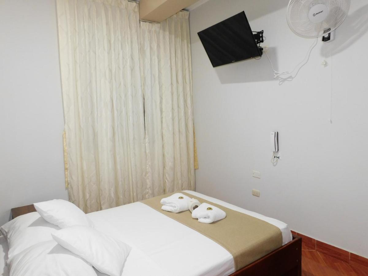 Hotel Tambopata Inn Puerto Maldonado Buitenkant foto